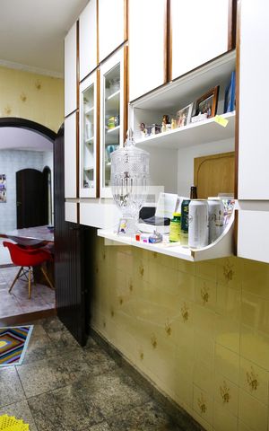 Casa à venda com 215m², 5 quartos e 2 vagas Casa à venda com 215m², 5 quartos e 2 vagasCozinha