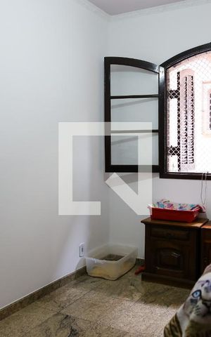 Casa à venda com 215m², 5 quartos e 2 vagas Casa à venda com 215m², 5 quartos e 2 vagasQuarto 3
