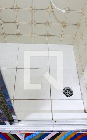 Casa à venda com 215m², 5 quartos e 2 vagas Casa à venda com 215m², 5 quartos e 2 vagasBanheiro do Fundo