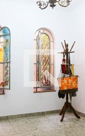 Casa à venda com 215m², 5 quartos e 2 vagas Casa à venda com 215m², 5 quartos e 2 vagasEscritorio