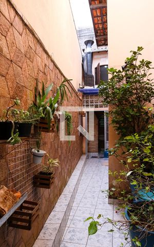 Casa à venda com 215m², 5 quartos e 2 vagas Casa à venda com 215m², 5 quartos e 2 vagasQuintal
