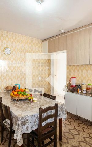 Casa à venda com 210m², 3 quartos e 4 vagas Casa à venda com 210m², 3 quartos e 4 vagasCozinha