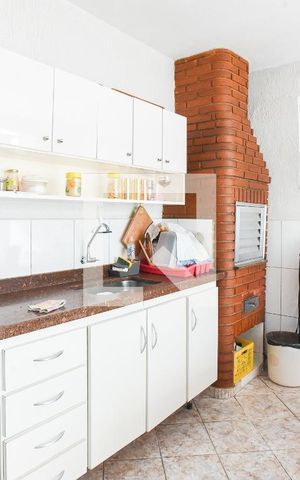 Casa à venda com 200m², 3 quartos e 4 vagas Casa à venda com 200m², 3 quartos e 4 vagasQuintal