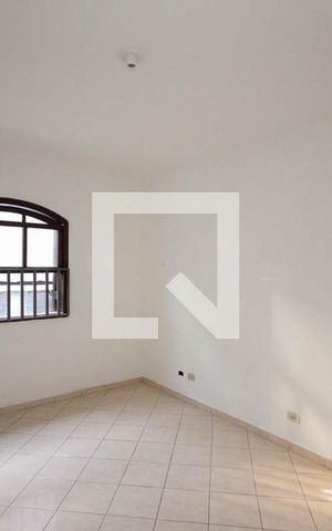 Casa para alugar com 119m², 2 quartos e 2 vagas Casa para alugar com 119m², 2 quartos e 2 vagasQuarto