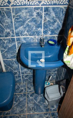 Casa à venda com 84m², 1 quarto e sem vaga Casa à venda com 84m², 1 quarto e sem vagaBanheiro