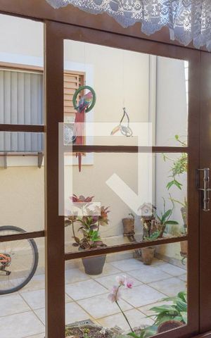 Casa à venda com 164m², 3 quartos e 3 vagas Casa à venda com 164m², 3 quartos e 3 vagasÁrea de Luz