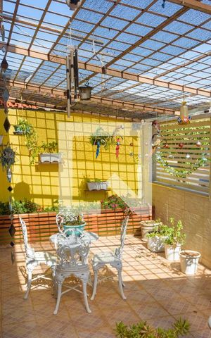 Casa à venda com 164m², 3 quartos e 3 vagas Casa à venda com 164m², 3 quartos e 3 vagasVaranda