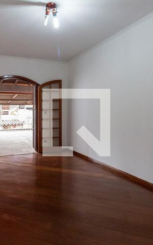 Casa à venda com 328m², 3 quartos e 2 vagas Casa à venda com 328m², 3 quartos e 2 vagasQuarto 1 - Suite