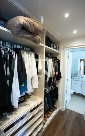 Casa de condomínio à venda com 600m², 3 quartos e 4 vagas Casa de condomínio à venda com 600m², 3 quartos e 4 vagasCloset da suíte 3 - 1/2