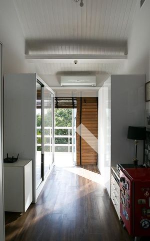 Casa de condomínio à venda com 600m², 3 quartos e 4 vagas Casa de condomínio à venda com 600m², 3 quartos e 4 vagasHall das suítes