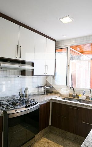Casa de condomínio à venda com 600m², 3 quartos e 4 vagas Casa de condomínio à venda com 600m², 3 quartos e 4 vagasCopa / cozinha