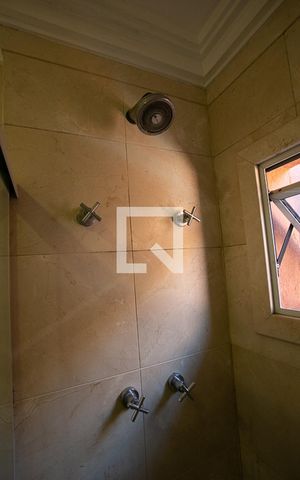 Casa de condomínio à venda com 600m², 3 quartos e 4 vagas Casa de condomínio à venda com 600m², 3 quartos e 4 vagasBanheiro da Suíte 1