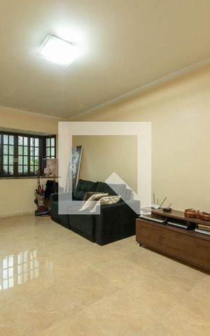 Casa para alugar com 197m², 3 quartos e 3 vagas Casa para alugar com 197m², 3 quartos e 3 vagasSala
