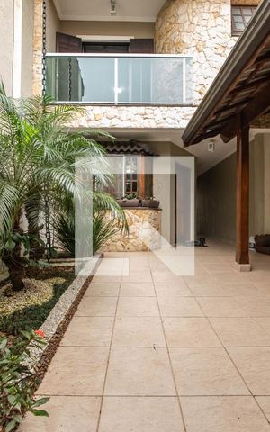 Casa para alugar com 197m², 3 quartos e 3 vagas Casa para alugar com 197m², 3 quartos e 3 vagasGaragem
