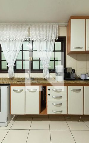 Casa para alugar com 197m², 3 quartos e 3 vagas Casa para alugar com 197m², 3 quartos e 3 vagasCozinha