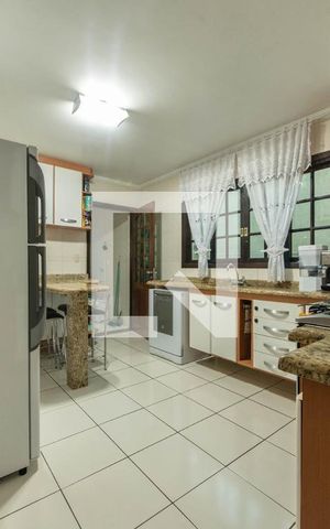 Casa para alugar com 197m², 3 quartos e 3 vagas Casa para alugar com 197m², 3 quartos e 3 vagasCozinha