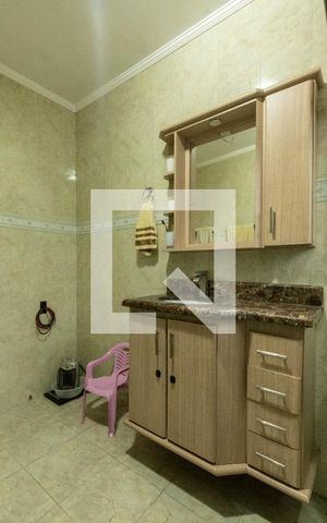 Casa para alugar com 197m², 3 quartos e 3 vagas Casa para alugar com 197m², 3 quartos e 3 vagasBanheiro da Suíte