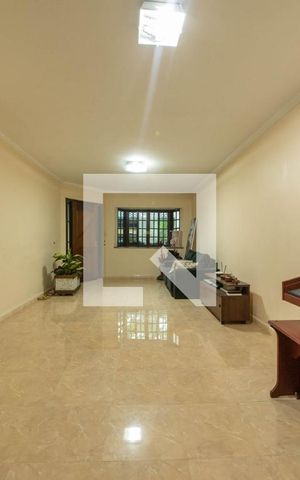 Casa para alugar com 197m², 3 quartos e 3 vagas Casa para alugar com 197m², 3 quartos e 3 vagasSala