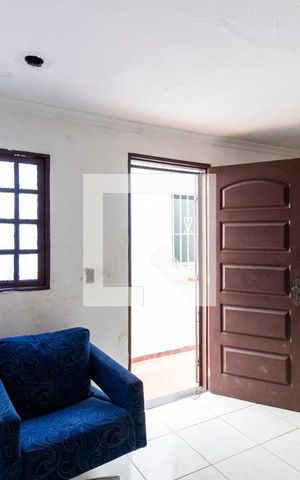 Casa à venda com 200m², 2 quartos e 1 vaga Casa à venda com 200m², 2 quartos e 1 vagaEdícula - Suíte
