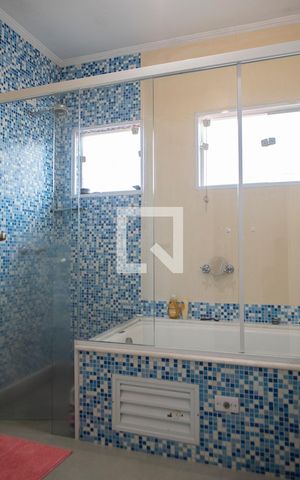 Casa à venda com 142m², 4 quartos e 4 vagas Casa à venda com 142m², 4 quartos e 4 vagasBanheiro quarto 3