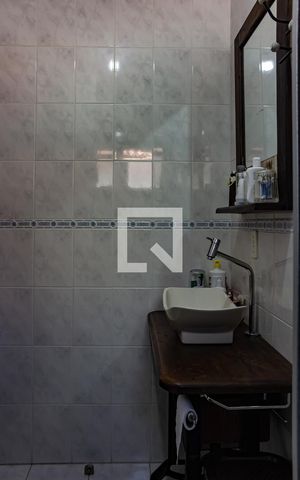 Casa de condomínio à venda com 117m², 3 quartos e 2 vagas Casa de condomínio à venda com 117m², 3 quartos e 2 vagasBanheiro da Suíte