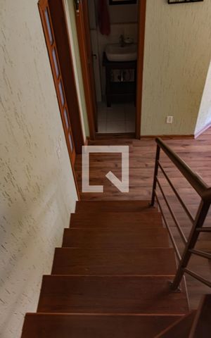 Casa de condomínio à venda com 117m², 3 quartos e 2 vagas Casa de condomínio à venda com 117m², 3 quartos e 2 vagasEscada