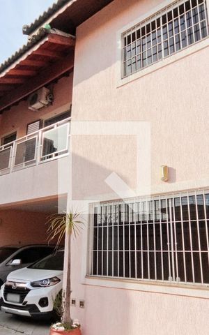 Casa à venda com 350m², 5 quartos e 5 vagas Casa à venda com 350m², 5 quartos e 5 vagasGaragem