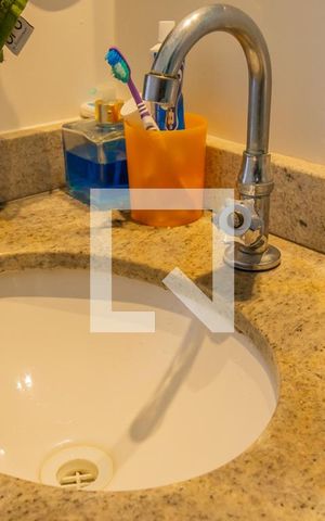 Apartamento à venda com 44m², 2 quartos e 1 vaga Apartamento à venda com 44m², 2 quartos e 1 vagaBanheiro