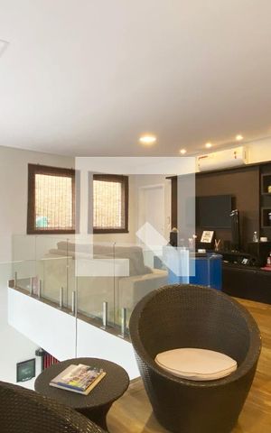 Casa de condomínio para alugar com 430m², 5 quartos e 6 vagasSala de TV