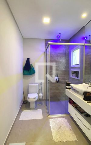 Casa de condomínio para alugar com 430m², 5 quartos e 6 vagasBanheiro da Suíte 1