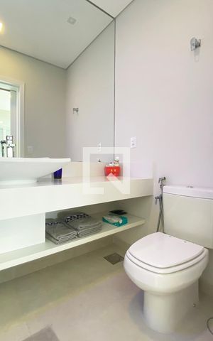 Casa de condomínio para alugar com 430m², 5 quartos e 6 vagasBanheiro da Suíte 3
