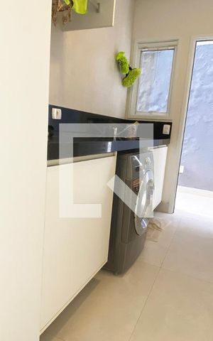 Casa de condomínio para alugar com 430m², 5 quartos e 6 vagasÁrea de Serviço