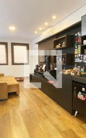 Casa de condomínio para alugar com 430m², 5 quartos e 6 vagasSala de TV