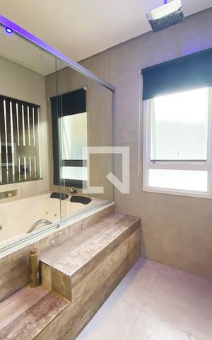 Casa de condomínio para alugar com 430m², 5 quartos e 6 vagasBanheiro da Suíte Master