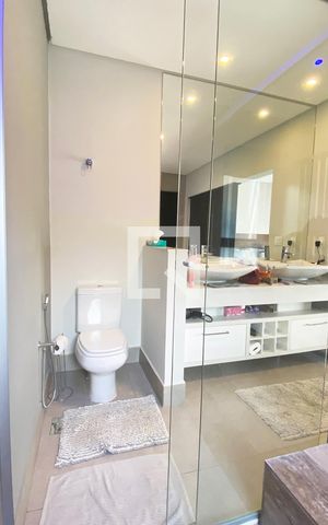 Casa de condomínio para alugar com 430m², 5 quartos e 6 vagasBanheiro da Suíte Master