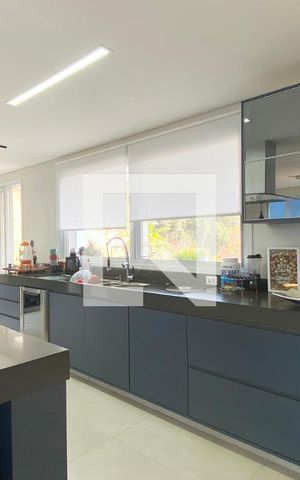 Casa de condomínio para alugar com 430m², 5 quartos e 6 vagasCozinha