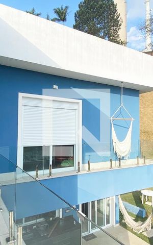 Casa de condomínio para alugar com 430m², 5 quartos e 6 vagasSacada