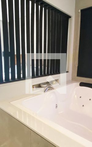 Casa de condomínio para alugar com 430m², 5 quartos e 6 vagasBanheiro da Suíte Master