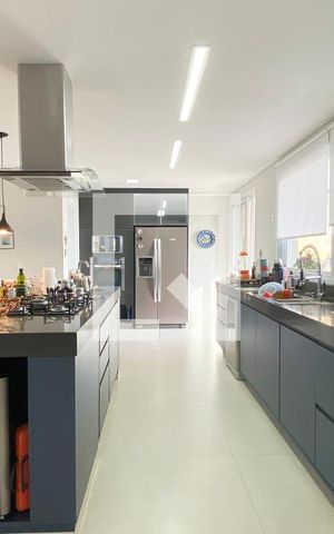 Casa de condomínio para alugar com 430m², 5 quartos e 6 vagasCozinha