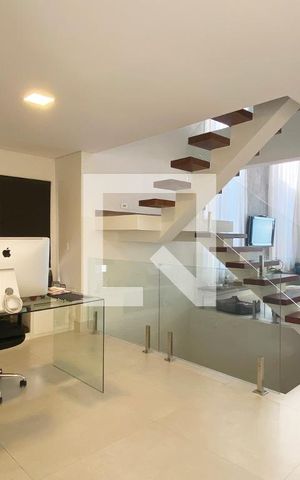 Casa de condomínio para alugar com 430m², 5 quartos e 6 vagasEscritório