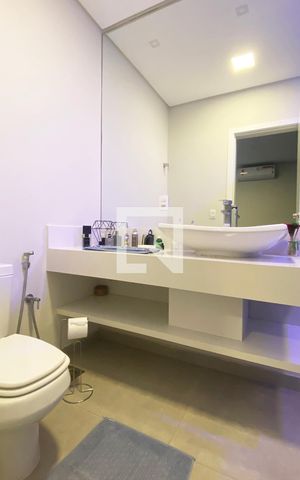 Casa de condomínio para alugar com 430m², 5 quartos e 6 vagasBanheiro da Suíte 2