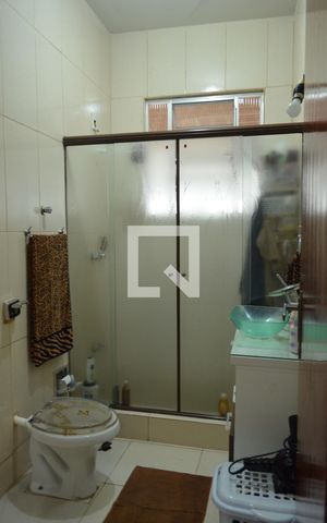 Casa à venda com 210m², 3 quartos e 6 vagasBanheiro da Suíte