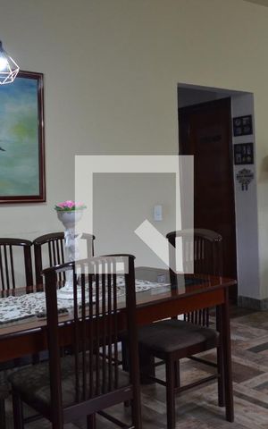 Casa à venda com 210m², 3 quartos e 6 vagasSala