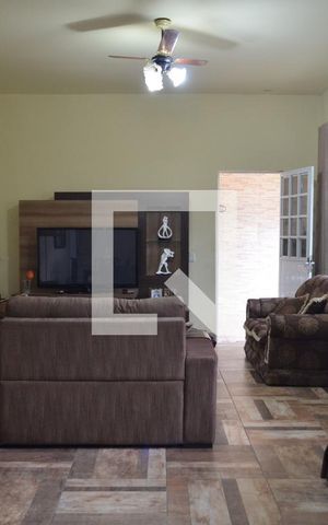Casa à venda com 210m², 3 quartos e 6 vagasSala