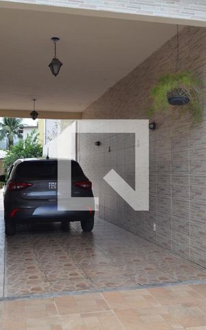 Casa à venda com 210m², 3 quartos e 6 vagas Casa à venda com 210m², 3 quartos e 6 vagasÁrea Externa - Garagem