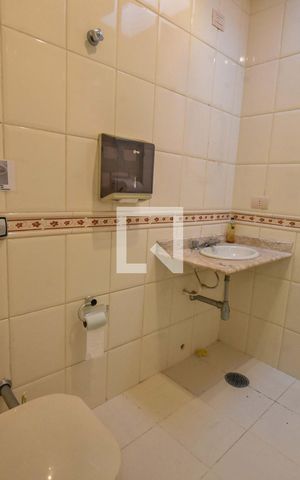 Casa para alugar com 215m², 4 quartos e 2 vagasBanheiro