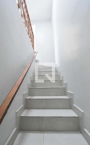 Casa para alugar com 215m², 4 quartos e 2 vagasEscada