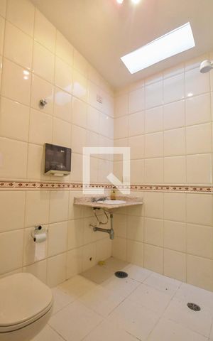 Casa para alugar com 215m², 4 quartos e 2 vagasBanheiro