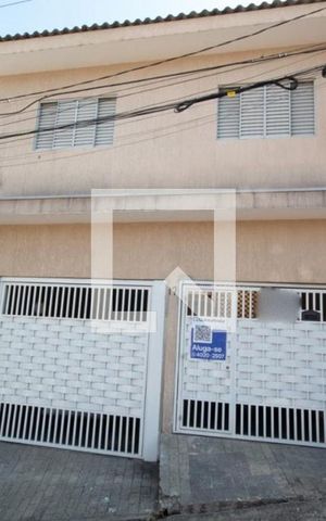 Casa para alugar com 80m², 2 quartos e 1 vaga Casa para alugar com 80m², 2 quartos e 1 vagaFachada