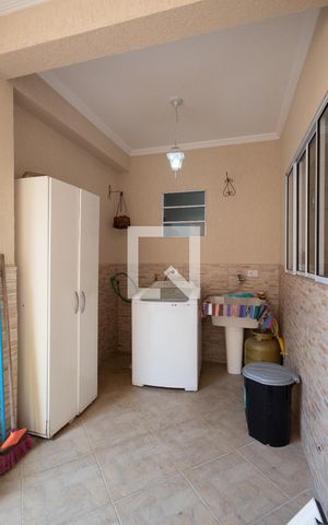 Casa para alugar com 80m², 2 quartos e 1 vaga Casa para alugar com 80m², 2 quartos e 1 vagaÁrea de Serviço